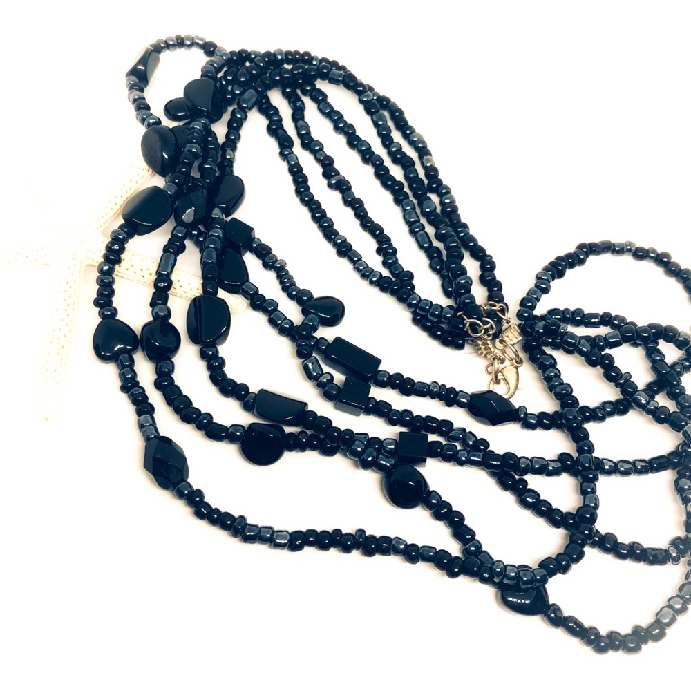 Stunning black necklace
